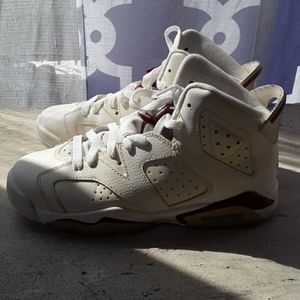 MARROON AND WHITE JORDAN 6's
